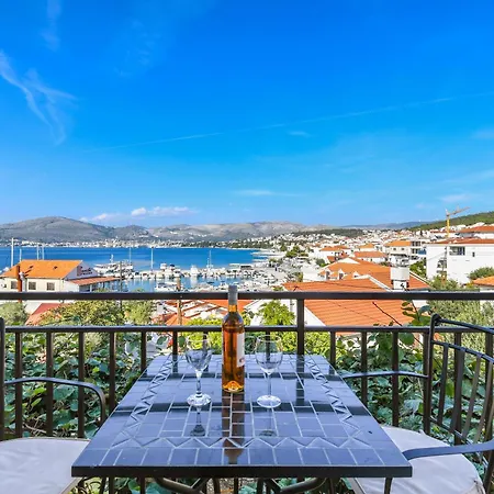 Apartment Mara Trogir Exterior photo