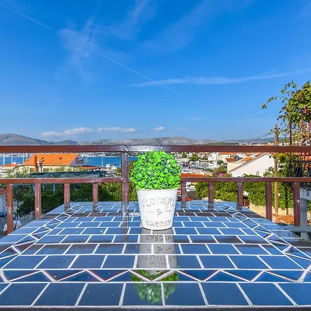 Apartment Mara Trogir Exterior photo