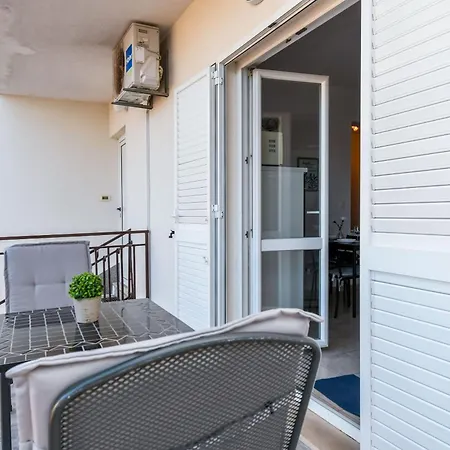 Apartment Mara Trogir Exterior photo