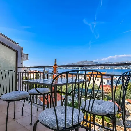Apartment Mara Trogir Exterior photo