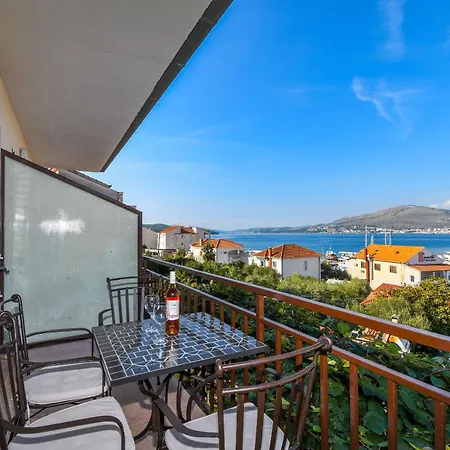 Apartment Mara Trogir Exterior photo