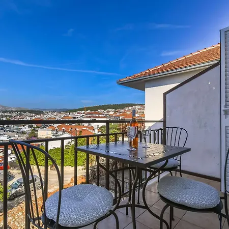 Apartment Mara Trogir Exterior photo