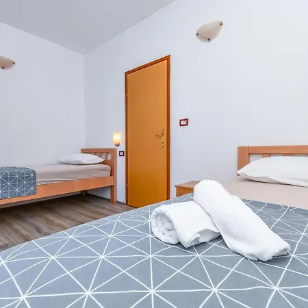 Apartment Mara Trogir Exterior photo