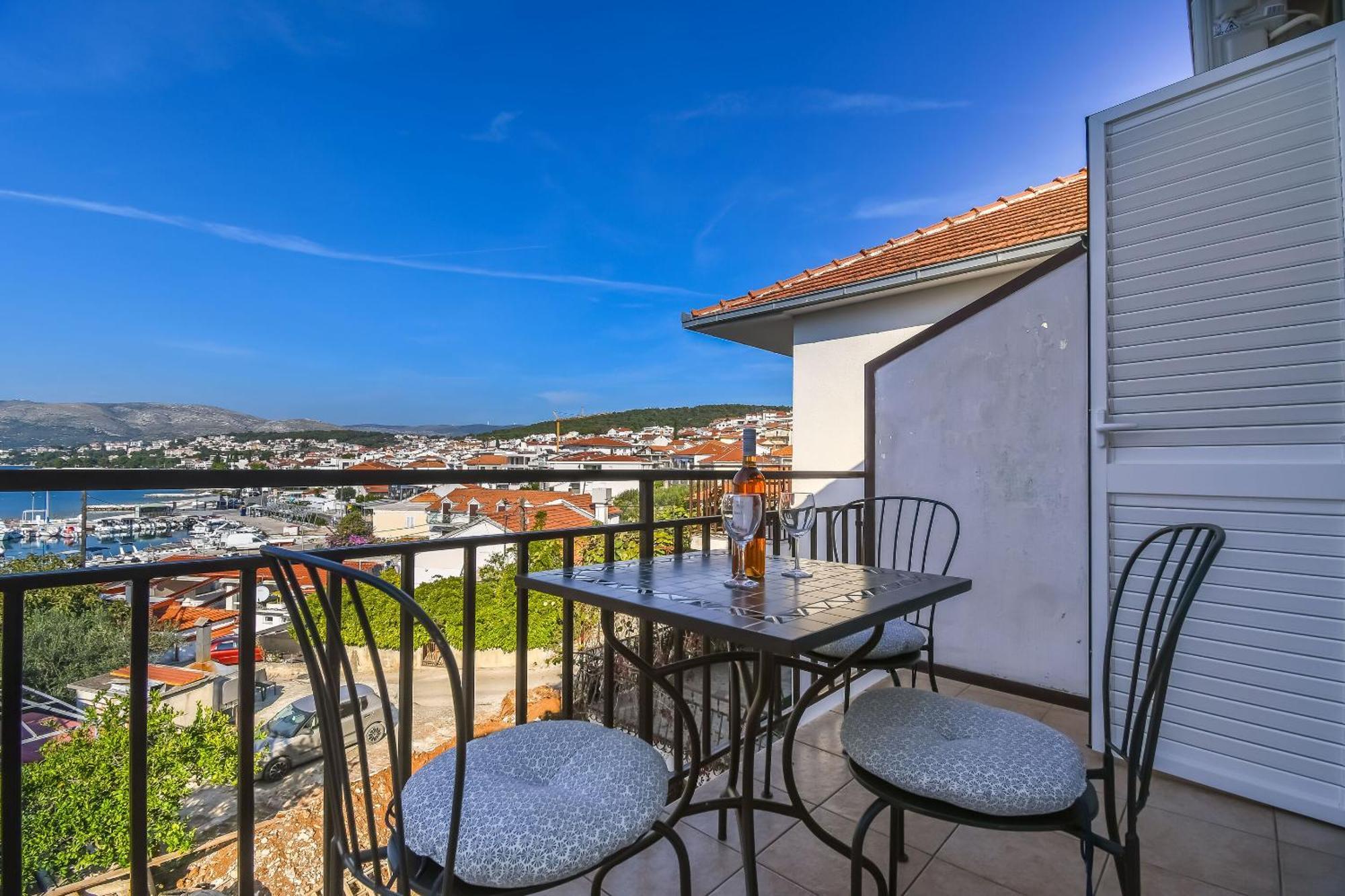 Apartment Apartment Mara Trogir